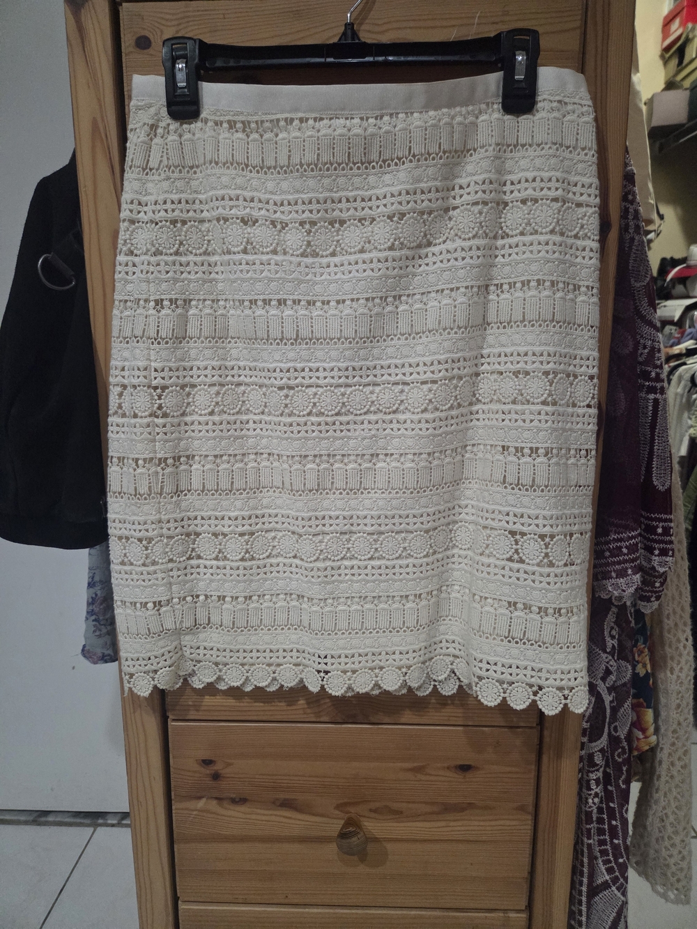 Tommy Hilfiger Cream Lace Pencil Skirt - Women's Elegant Crochet Design